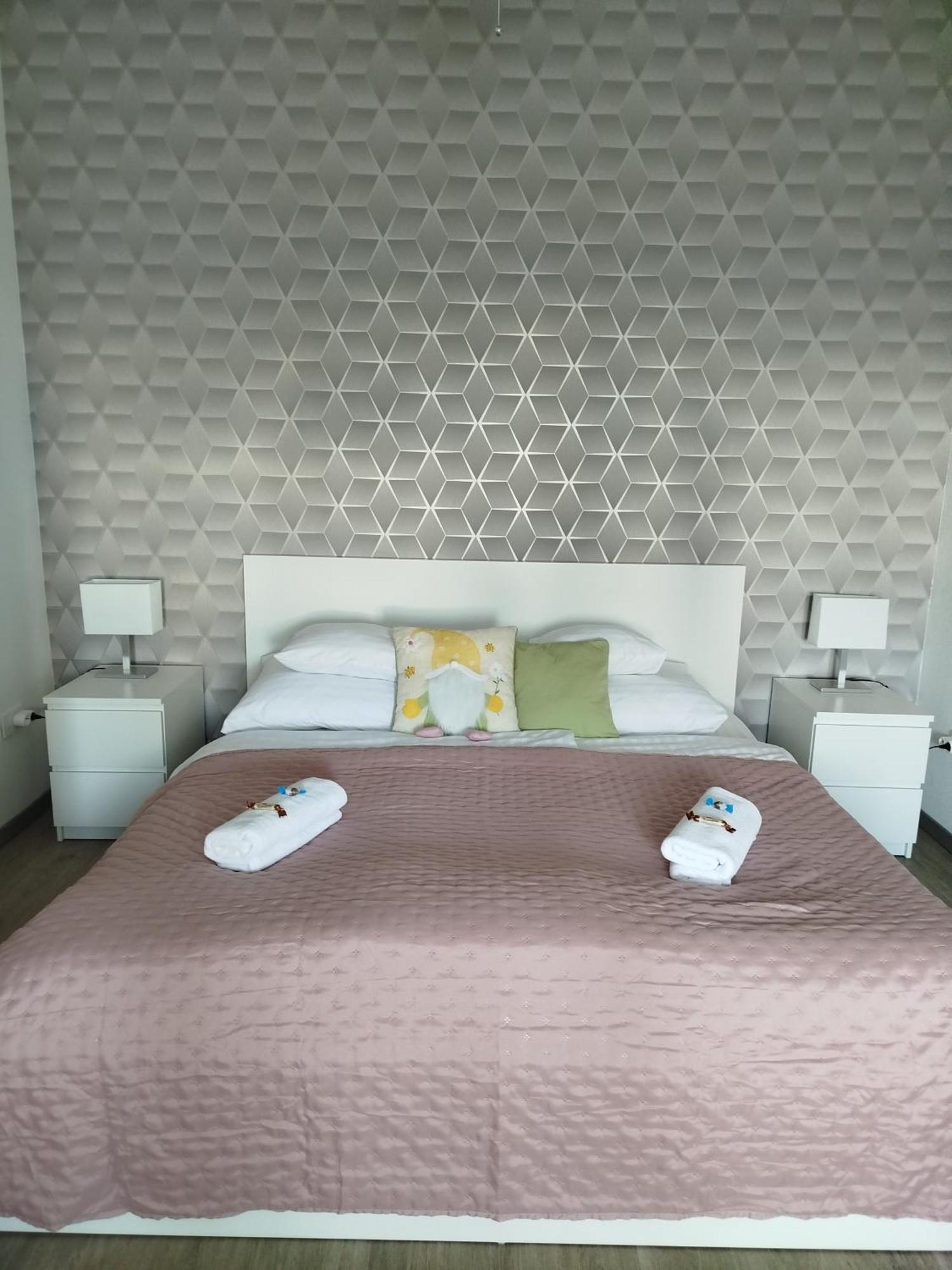 Lady Mabel'S Apartment Near To Arena, Puskas Stadion And City Park, With Guarded Parking Place บูดาเปสต์ ภายนอก รูปภาพ